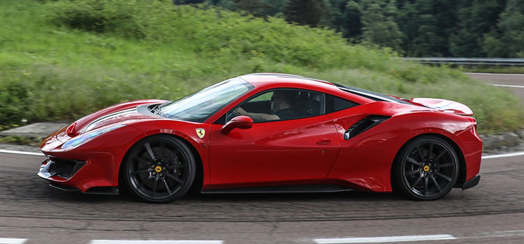 フェラーリ Ferrari 4 ピスタ 新車 価格 動画 画像 Fastescars ファステスカーズ